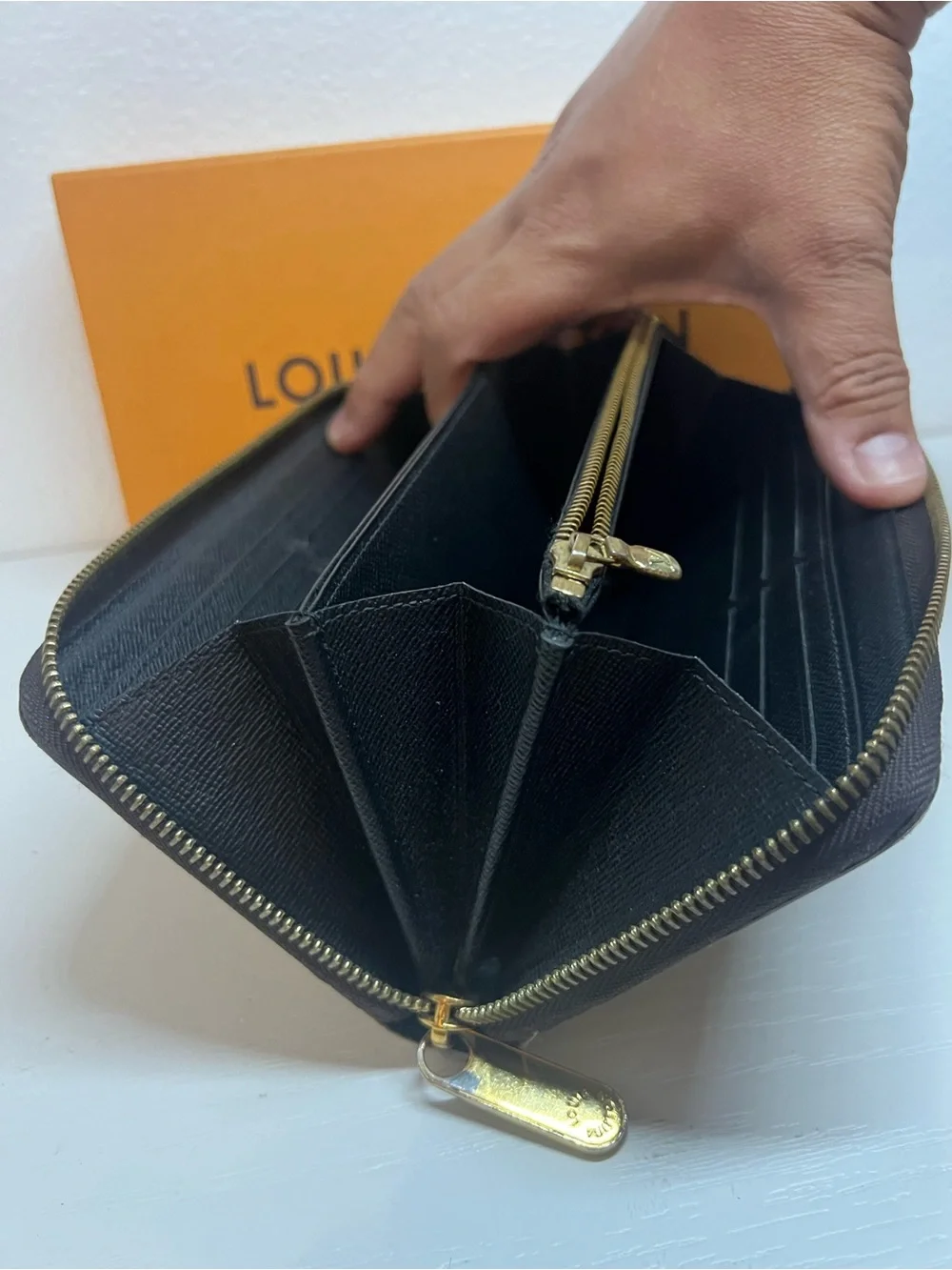 Louis Vuitton Zippy Wallet Reverse Monogram - Picture 10 of 13